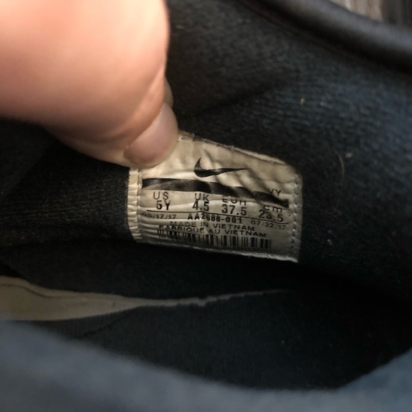 Nike Shake Ndestrukt Black& White Sneakers - Picture 8 of 9